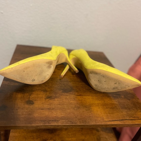 Yellow sued pumps - Picture 6 of 6